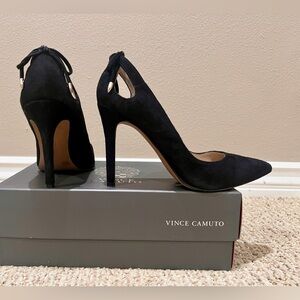 VINCE CAMUTO Carissah Cutout Suede Pump
